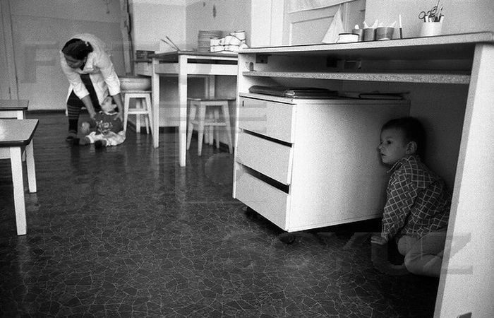 700x450, 64 Kb / Садик, стол, ребёнок, нянечка, воспитатель