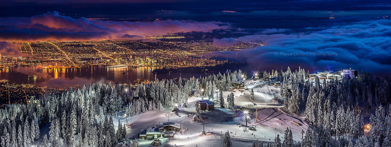 1280x483, 291 Kb / ванкувер, канада, пейзаж, сумерки, город, огни, ёлки, снег, облака