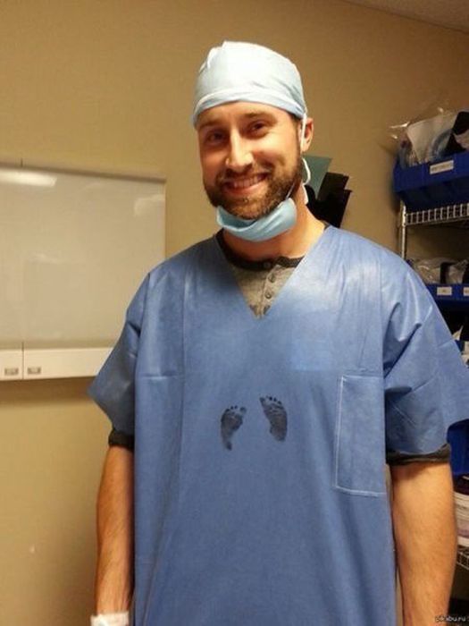 525x700, 43 Kb / Врач, акушер, стопа, отпечаток, халат