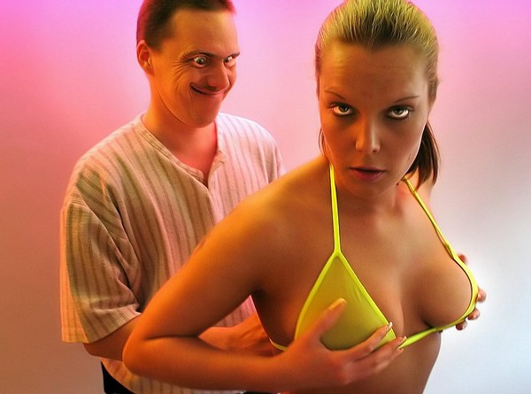 600x445, 50 Kb / сиськи, ухмылка