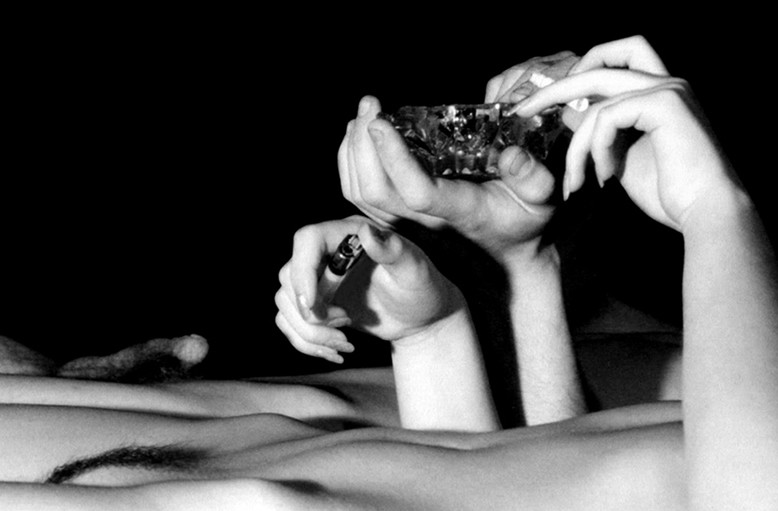 778x511, 53 Kb / зажигалка, пепельница, ч/б