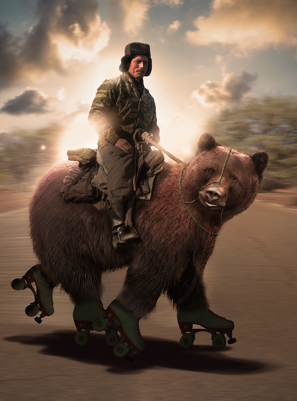 950x1281, 198 Kb / мужик, медведь , ушанка, ролики, рассвет