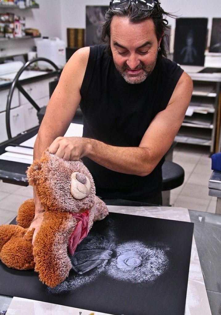 717x1024, 161 Kb / медвежонок, игрушка, отпечаток, краска