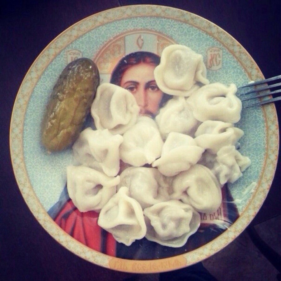 900x900, 152 Kb / огурец, пельмени, Иисус