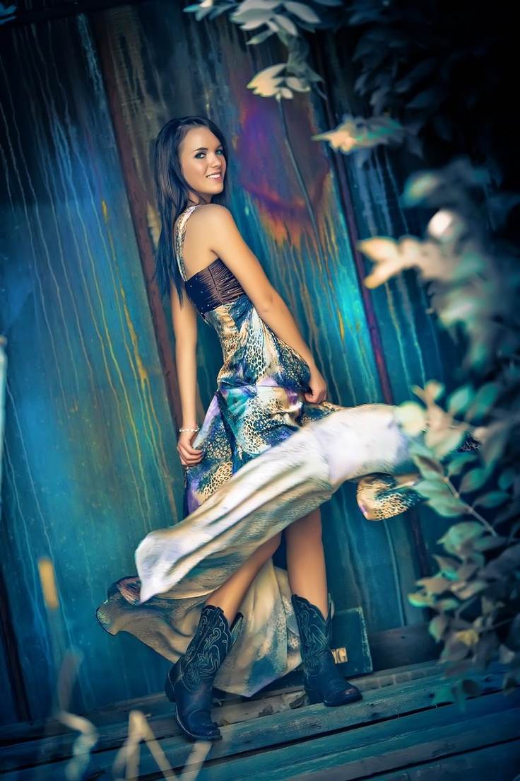 736x1104, 92 Kb / платье, сапоги, брюнетка