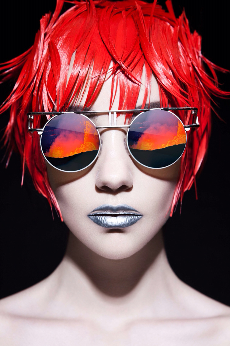 756x1136, 312 Kb / очки, лицо, красные волосы, огонь, отражение