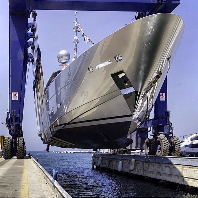 640x640, 118 Kb / Катер, море, доки, кран