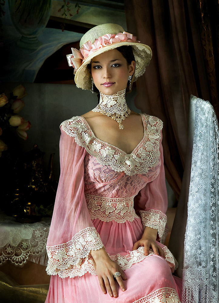 723x1000, 267 Kb / Девушка, шляпка, платье, розовое
