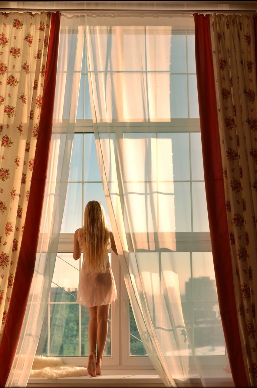 849x1280, 148 Kb / окно, занавеси, блондинка