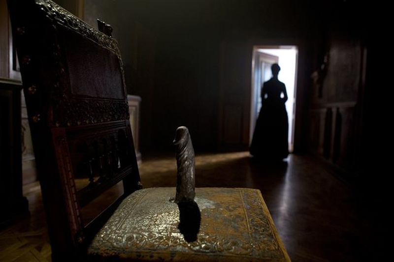 800x533, 86 Kb / стул, дилдо, силуэт