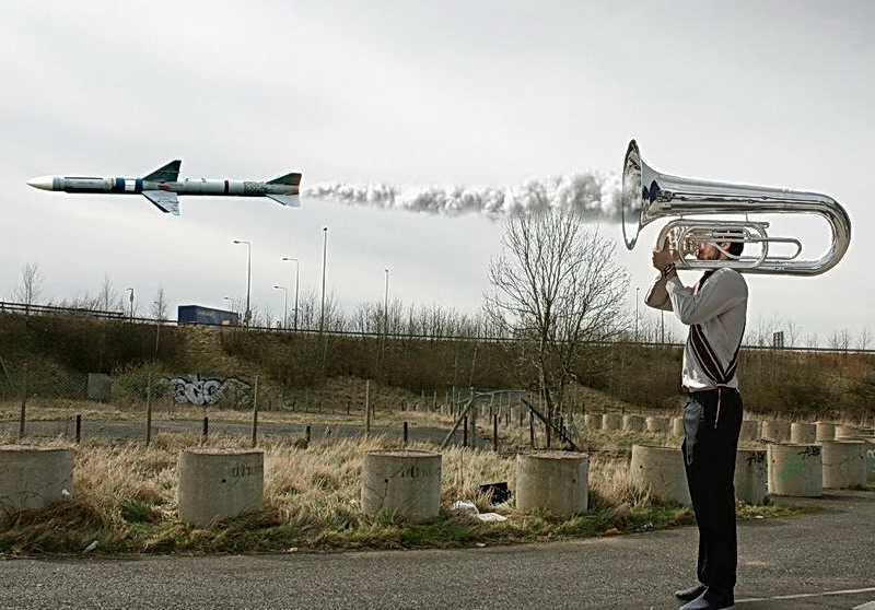 800x558, 131 Kb / труба, ракета, фотошоп