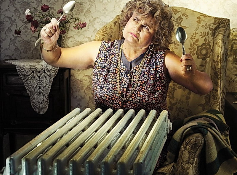 800x593, 178 Kb / женщина, батарея, ложки, ксилофон