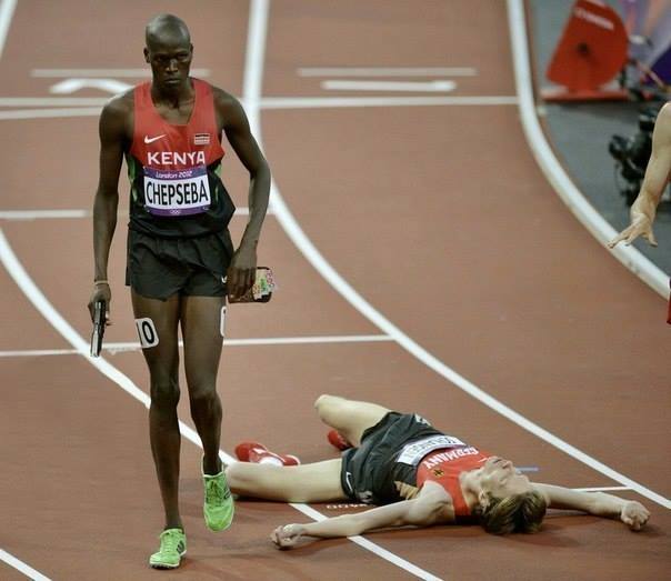 604x523, 33 Kb / бегун, пистолет, негр, белый, кения