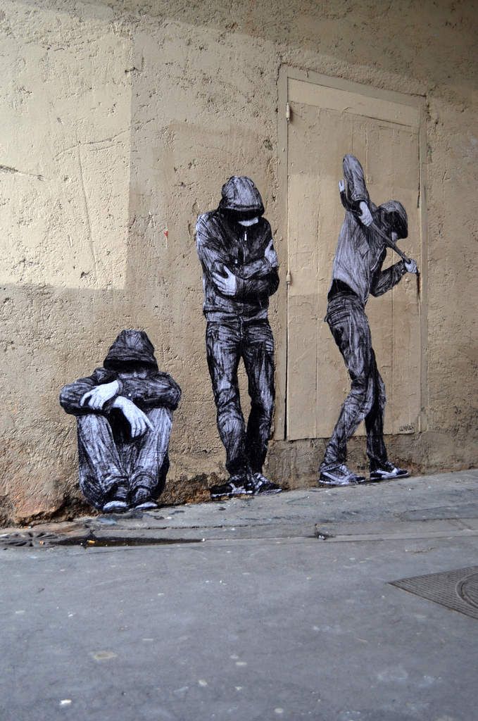 679x1024, 115 Kb / граффити, париж, взломщик