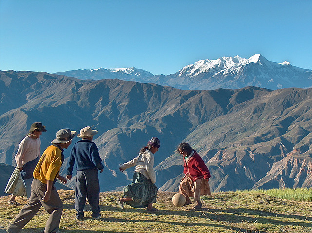 640x479, 148 Kb / дети, футбол, горы