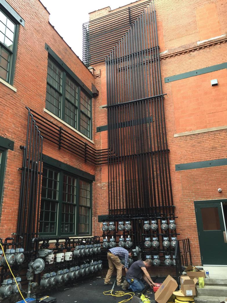 783x1044, 181 Kb / Стена, трубы, газ