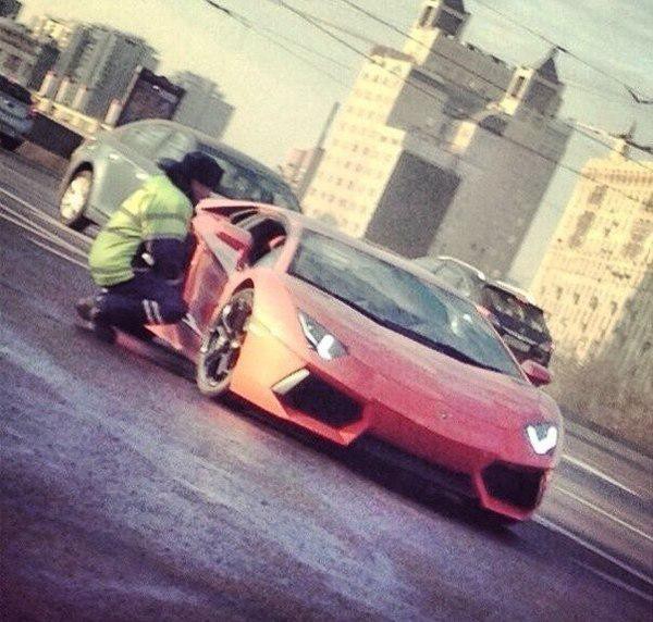 600x572, 78 Kb / гаишник, ламборджини