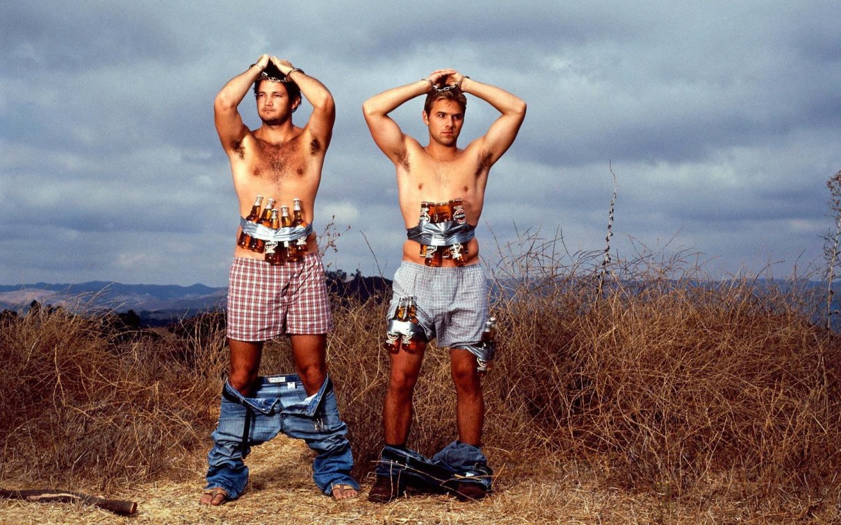 1210x756, 268 Kb / пиво, скотч, наручники