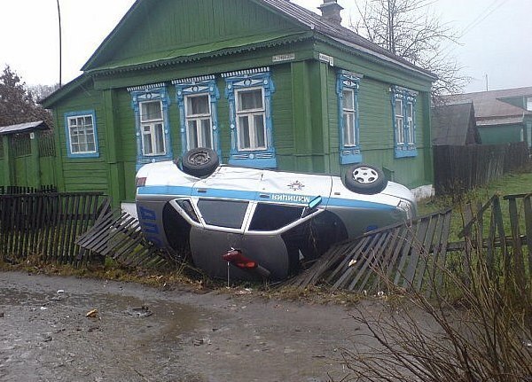 600x431, 84 Kb / забор, гаи, авто, село, авария