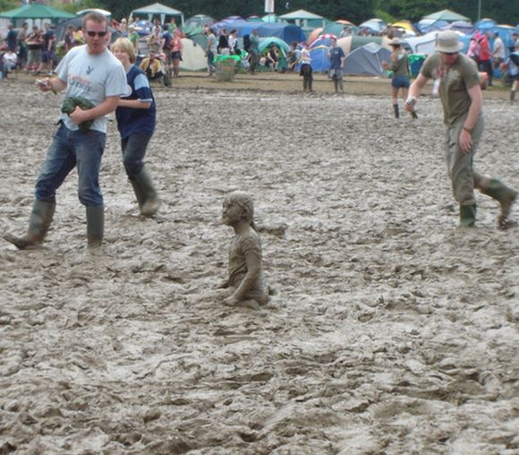 580x508, 76 Kb / грязь, ребенок