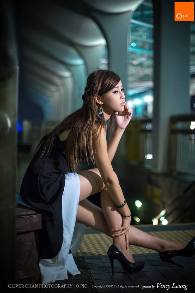 640x960, 75 Kb / девушка, азиатка, платье, туфли, брюнетка, задумчивая