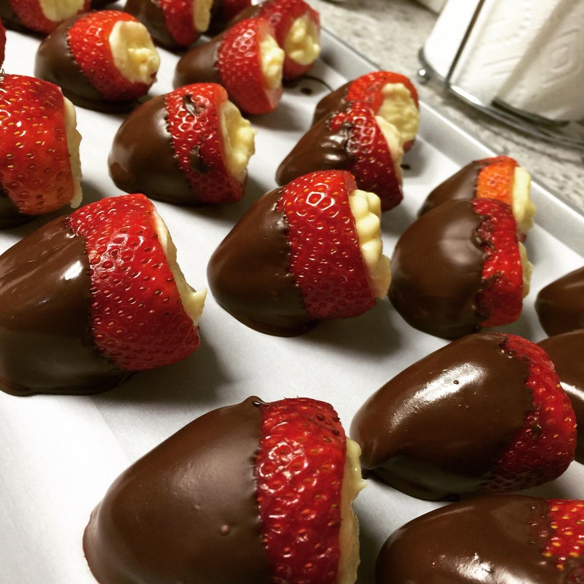 1200x1200, 155 Kb / Клубника, шоколад, банан, сливки, крем