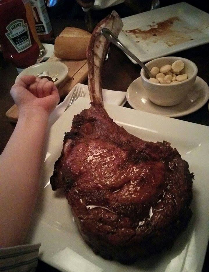 719x934, 154 Kb / Мясо, рука, тарелка