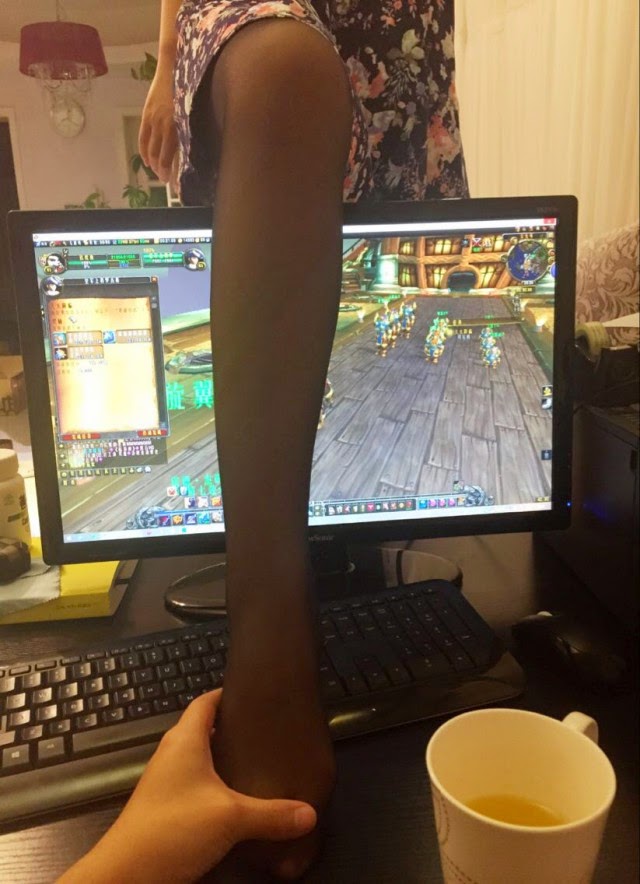 640x884, 93 Kb / игра, нога