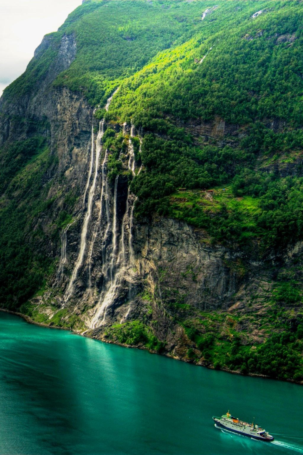 1024x1536, 338 Kb / водопад, гора, корабль, зелень