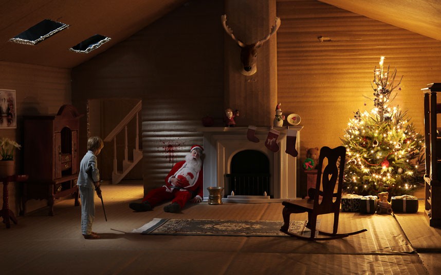 858x536, 94 Kb / санта, ребёнок, убийство, рождественская ночь