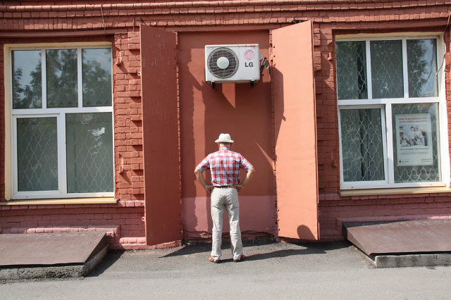 640x426, 64 Kb / выход, вход, кондиционер, мужчина, шляпа