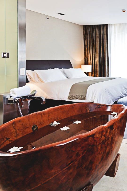 540x810, 307 Kb / постель, ванна, цветы