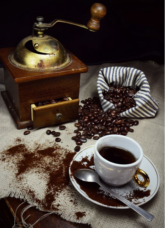 555x767, 94 Kb / кофемолка, кофе, зёрна, чашка