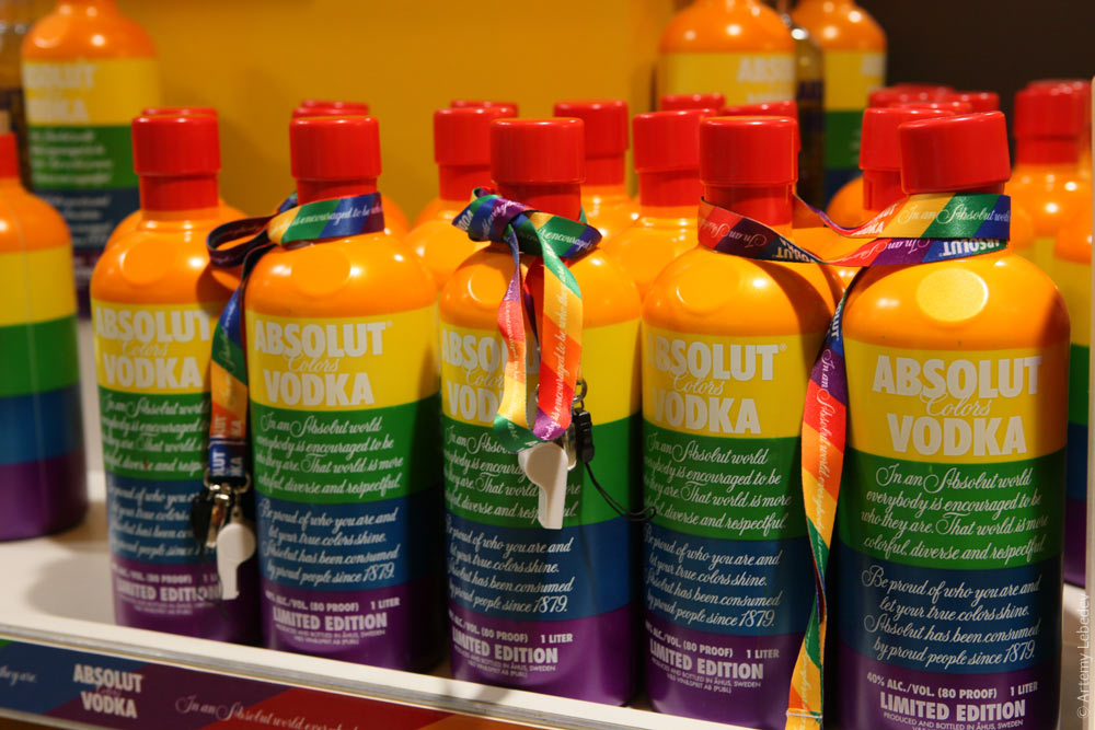 1000x667, 141 Kb / водка, абсолют, гей-версия