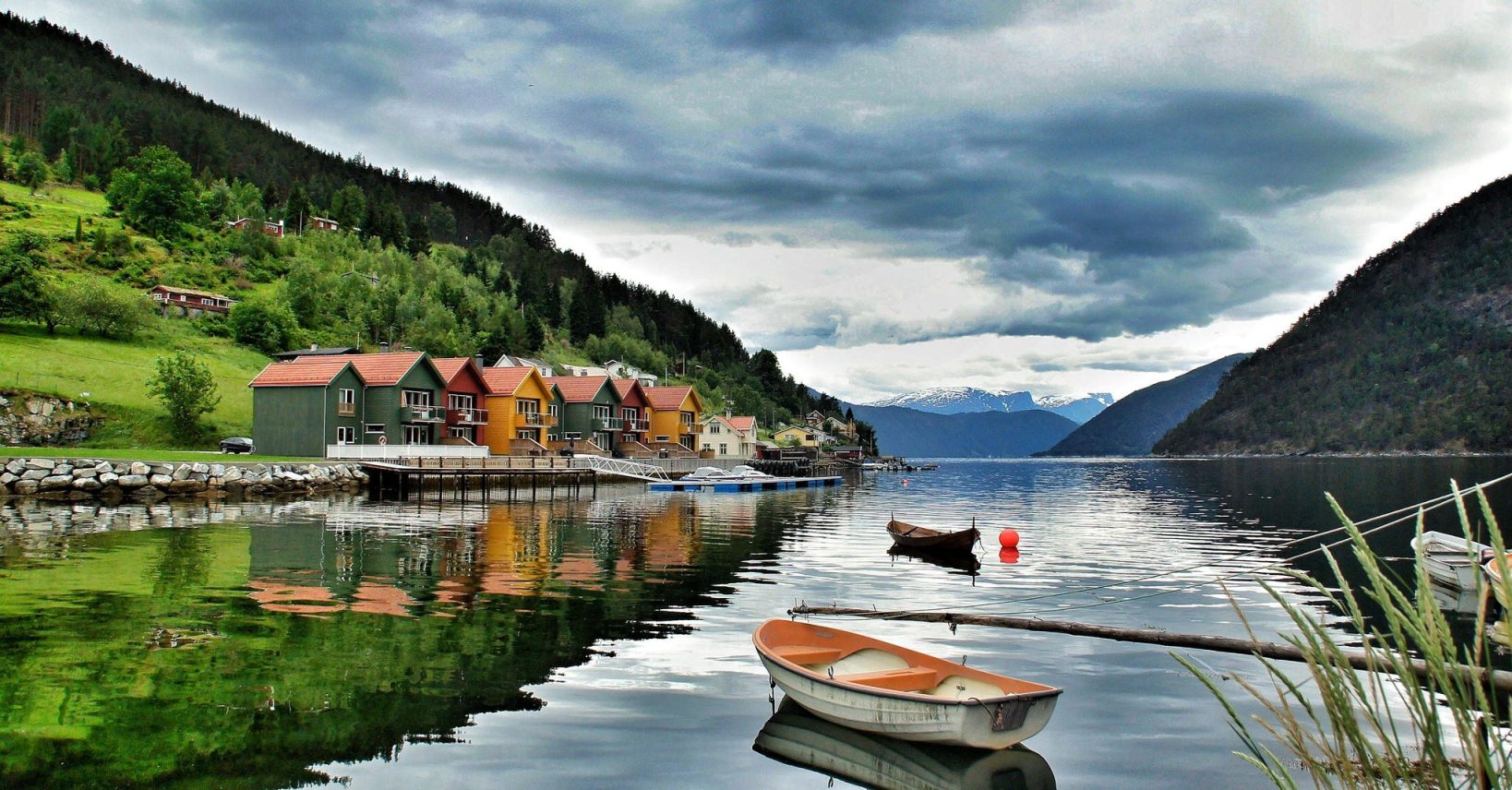 1638x856, 327 Kb / лодки, домики, шарик, вода