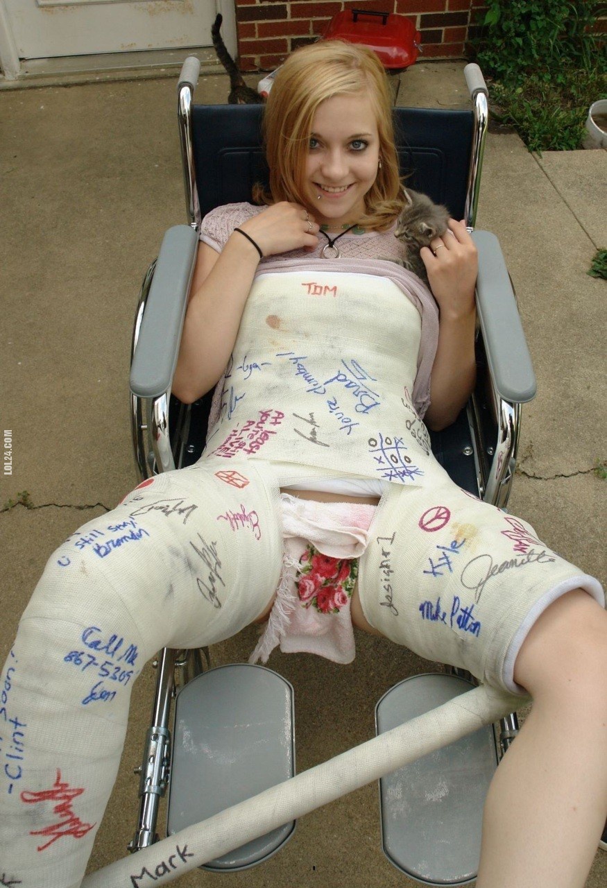 875x1280, 335 Kb / коляска, гипс, подпись, пирсинг, котэ