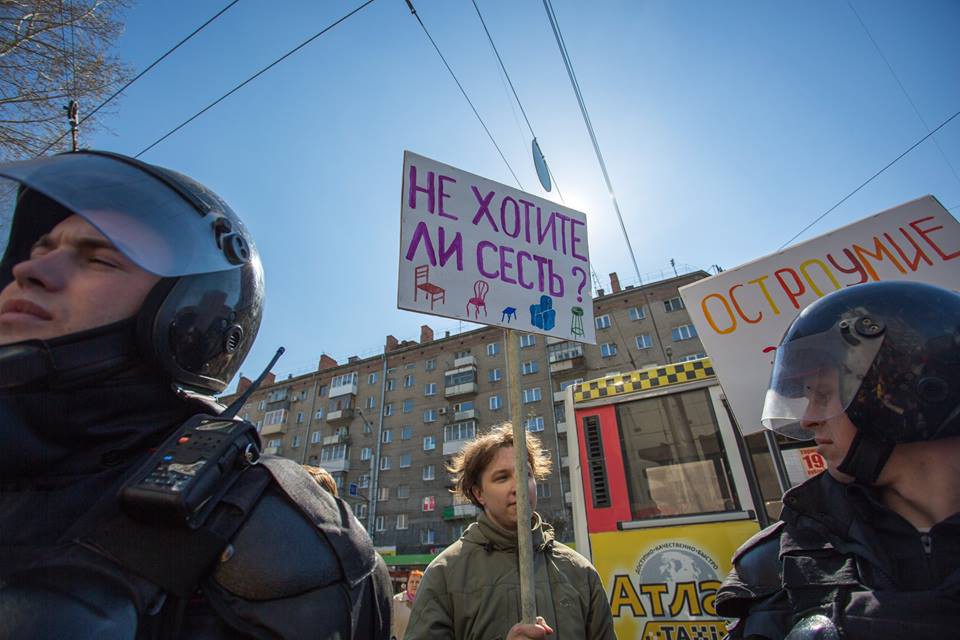 960x640, 90 Kb / монстрация, омон, лозунг, остроумие