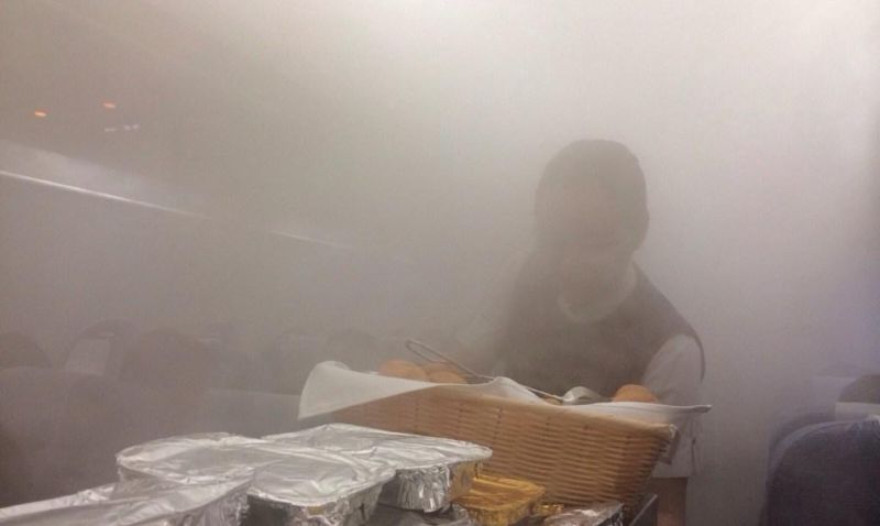 800x478, 24 Kb / самолёт, салон, дым, пар,поломка