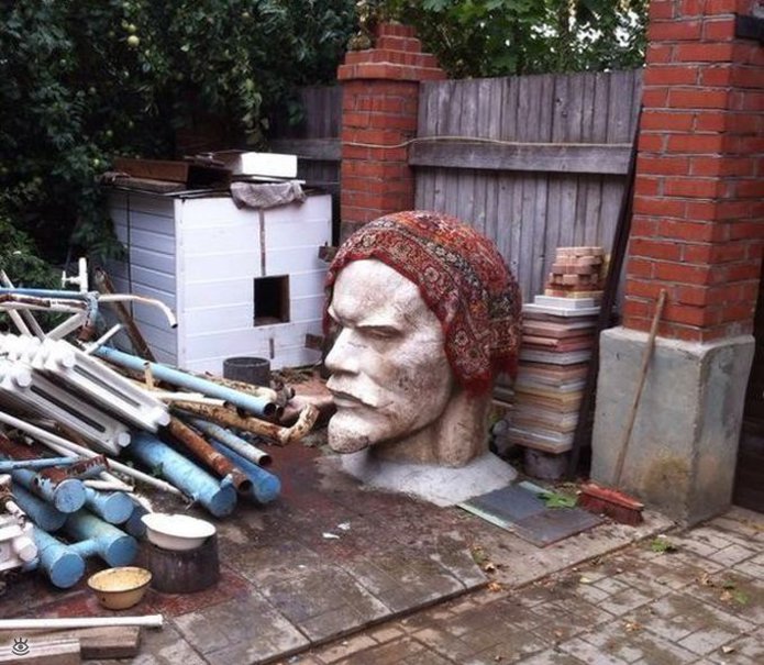 695x605, 102 Kb / ленин, голова, памятник, свалка, ковёр