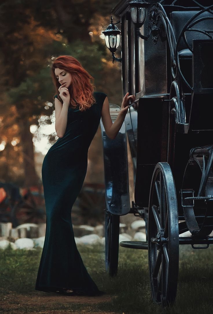 736x1087, 123 Kb / девушка, рыжая, платье, карета, лес