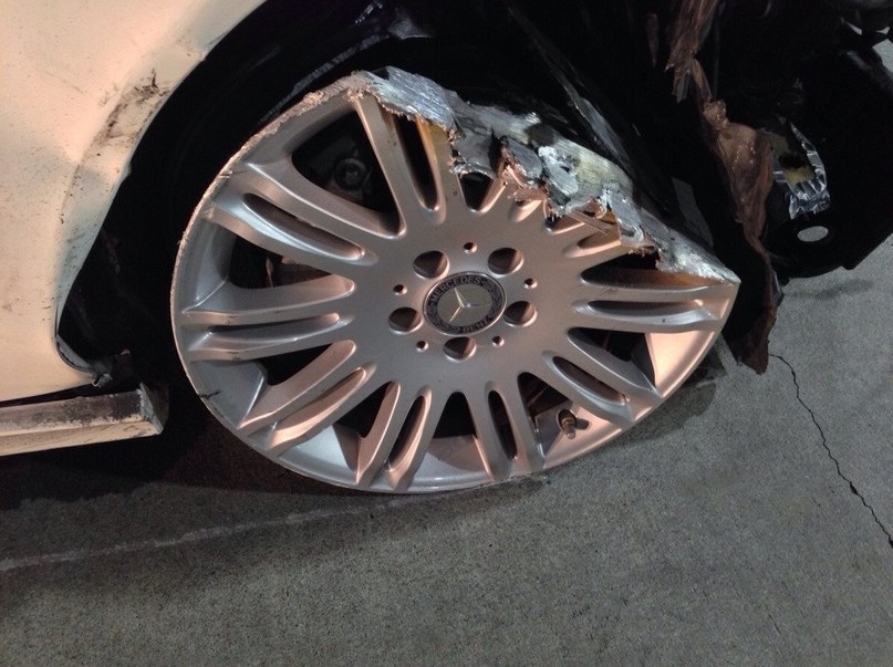 807x603, 111 Kb / Колесо, мерседес, авария