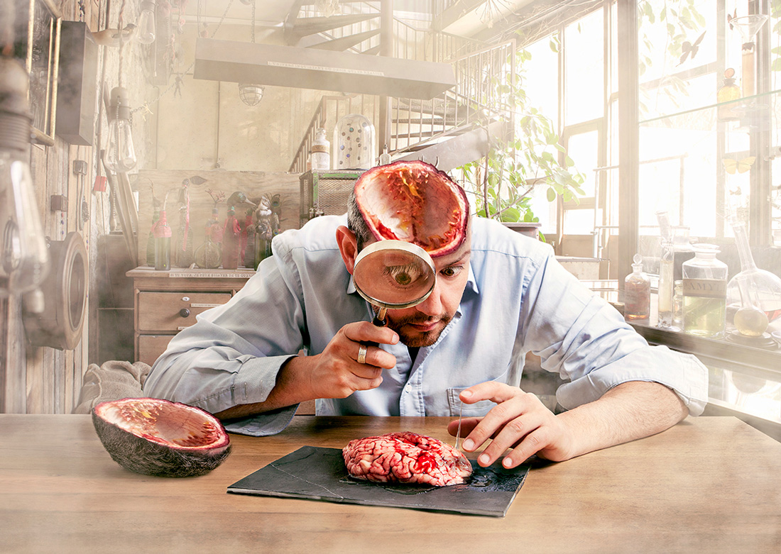 1100x781, 346 Kb / лупа, мозг, черепная коробка