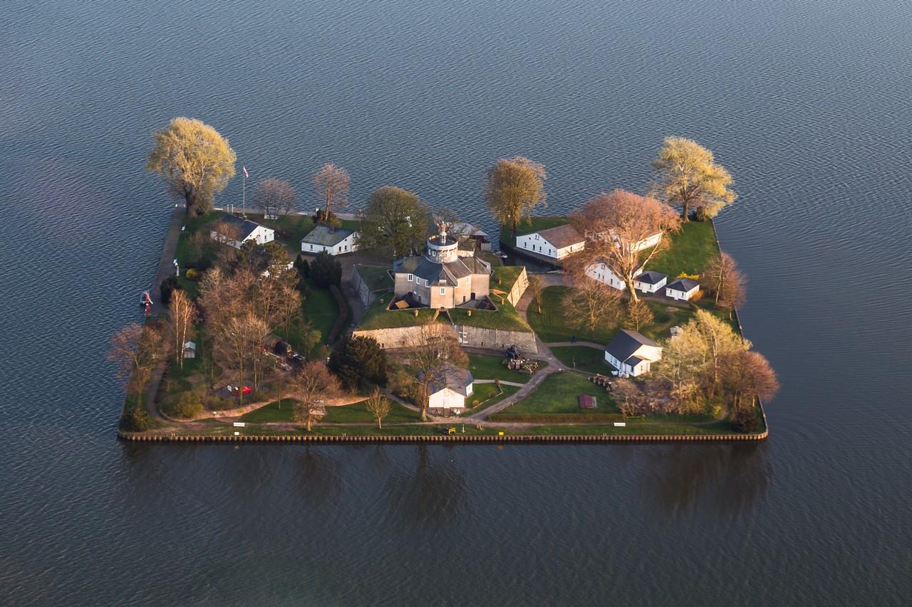 1280x853, 191 Kb / Остров, Вильгельмштейн, вода, звезда