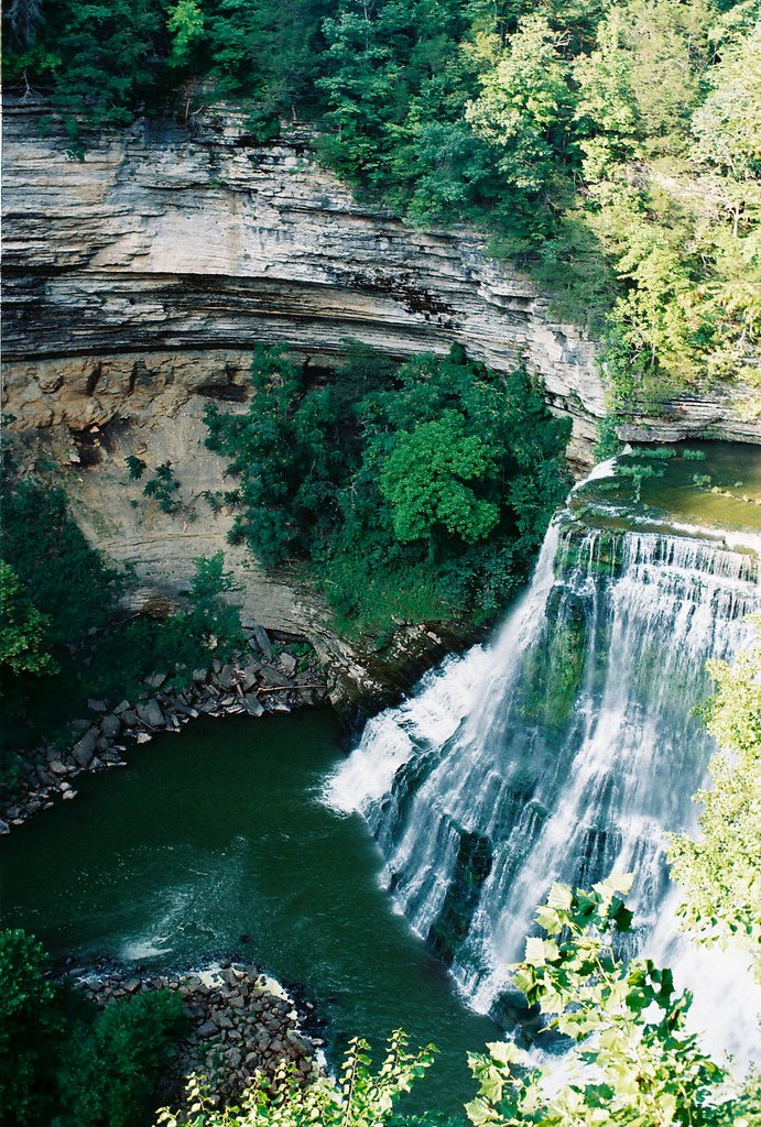 691x1024, 292 Kb / водопад