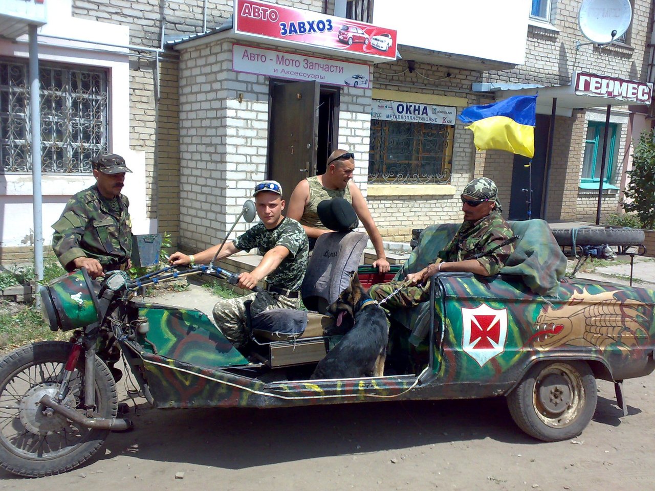 1280x960, 319 Kb / мотоцикл, запорожец, чоппер, креатив, моторожец, гибрид, очумелые ручки, солдаты, кулибины