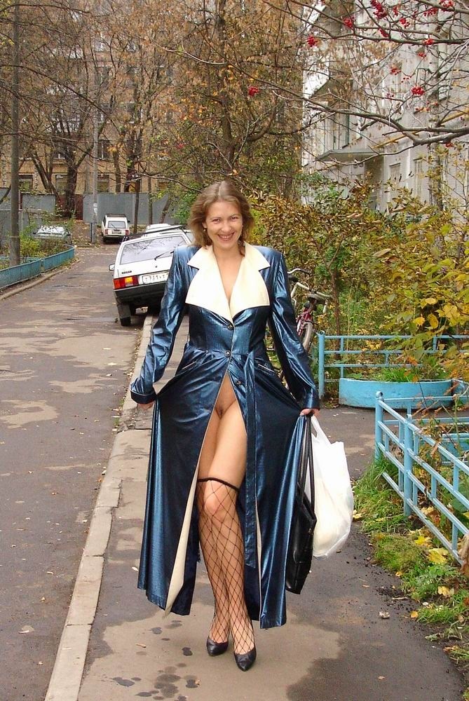 669x1000, 299 Kb / плащ, улица, засвет, забор, двор