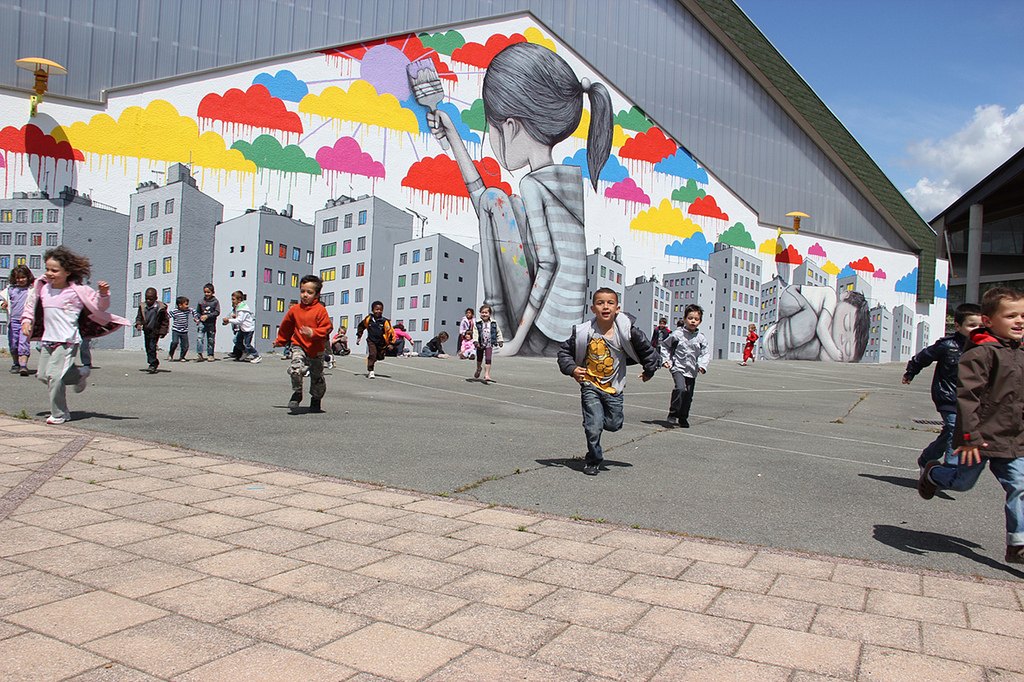 1024x682, 228 Kb / граффити, дети, облака, краска, маляр