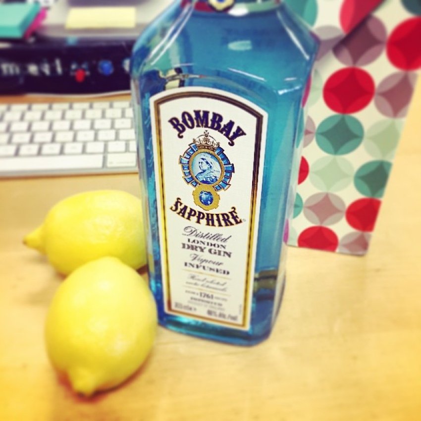 850x850, 93 Kb / пятница, джин, лимон, бутылка, bombay, sapphire