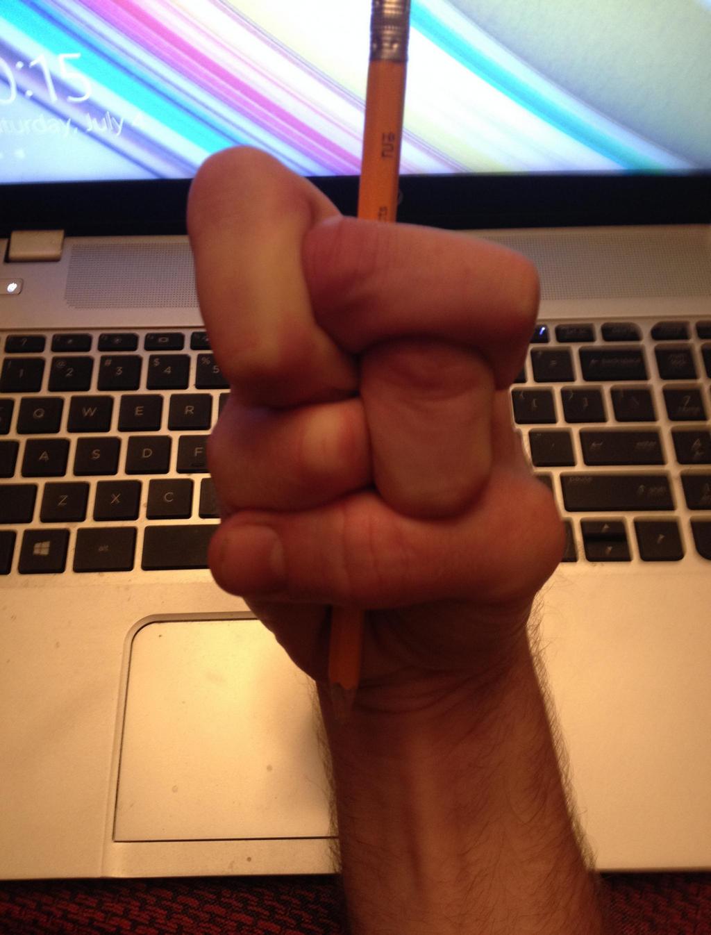 1024x1346, 110 Kb / Рука, кулак, завязал, карандаш, ноутбук, экран, клавиатура, 8