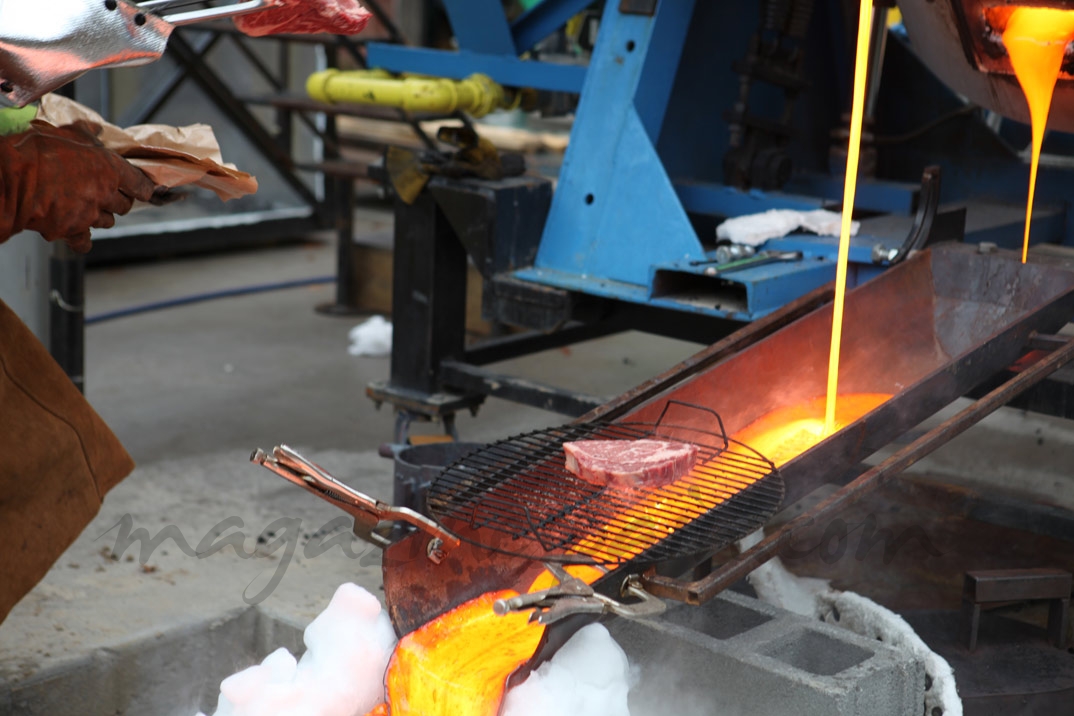 1074x716, 374 Kb / мясо, готовка, металл, мангал, гриль